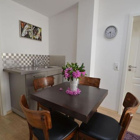 Am Schlosspark - App Ostsee-Perle Apartment กลึคส์บวร์ก ภายนอก รูปภาพ