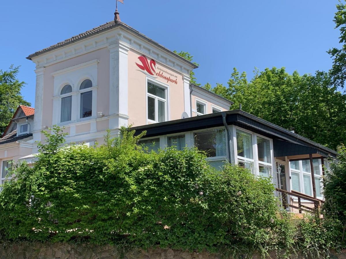 Am Schlosspark - App Ostsee-Perle Apartment กลึคส์บวร์ก ภายนอก รูปภาพ